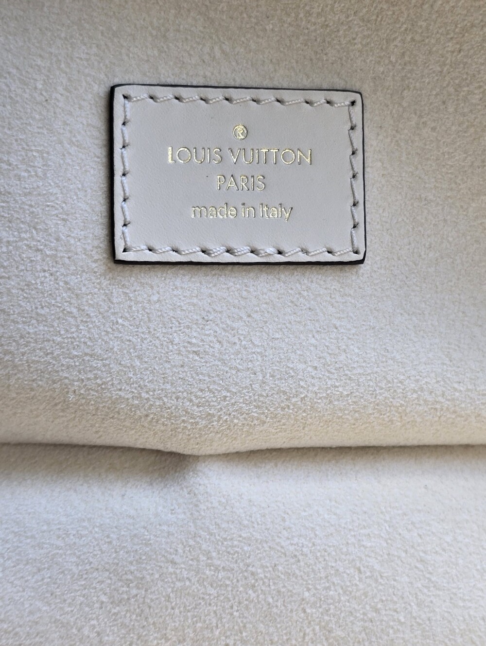 Louis Vuitton Vanity PM in Creme and Bois de Rose Bicolor Monogram Empreinte - Picture 10 of 16